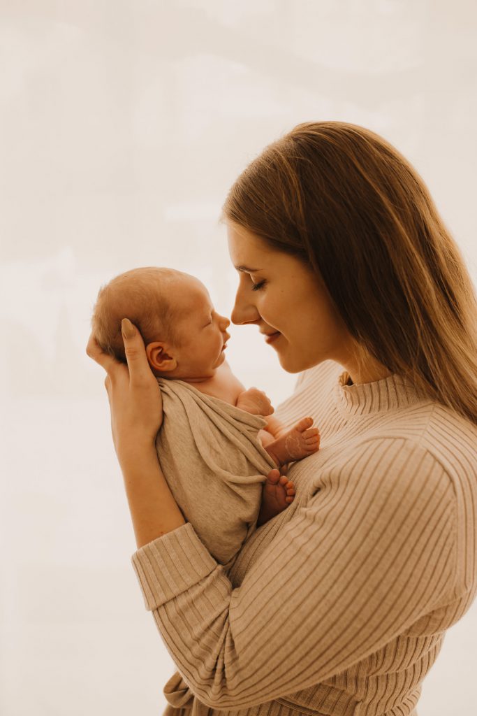 Fotografin Rostock Neugeborene Babyfotografie 35 683x1024